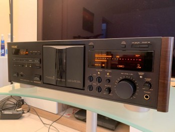 Teac V7010_1.jpg