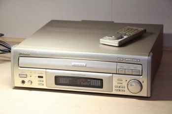 Pioneer CLD 737.jpg