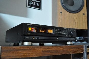 Pioneer CLD-3030.jpg