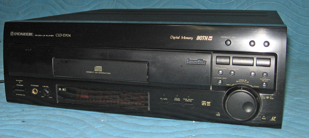 pioneer_cld-d704+.jpg