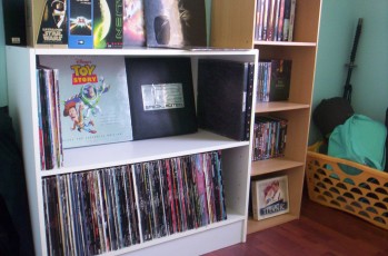 A côté, un &quot;bibus&quot; de chez Confo pour les dvd